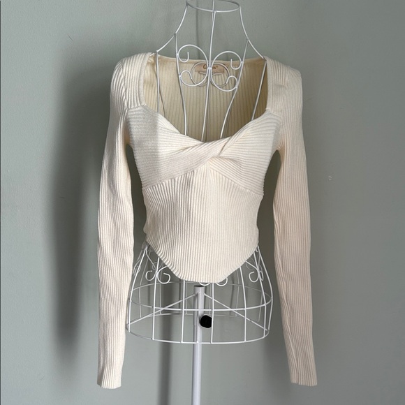 Chic Cream Ribbed Knit Blouse - Picture 7 of 7